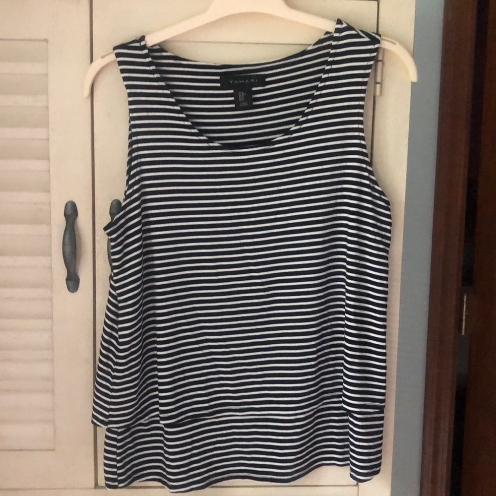 💥Tahari striped tank top